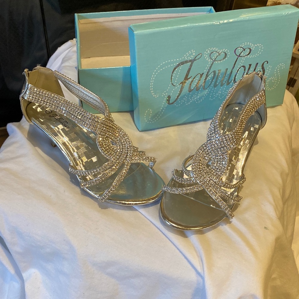 Olivia K Girls Open Toe, dance, flower girl, Y3 New